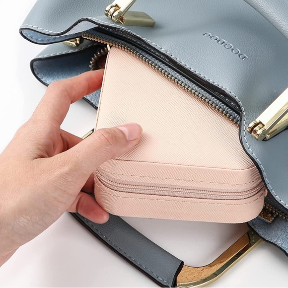 NWT Luxe small Full Zip Jewelry Case in light Pink. - Picture 4 of 5